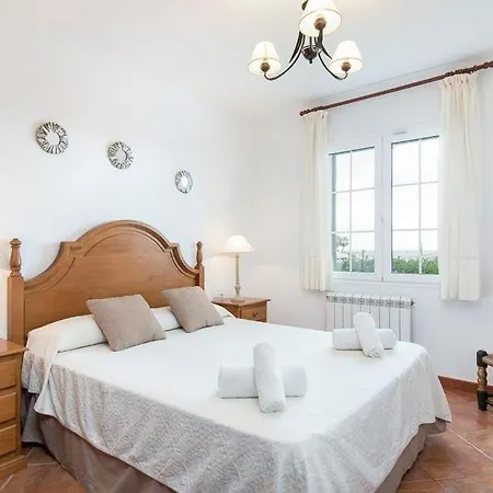 Willa Binibequer Vell Sleeps 8 Pool Air Con Wifi
